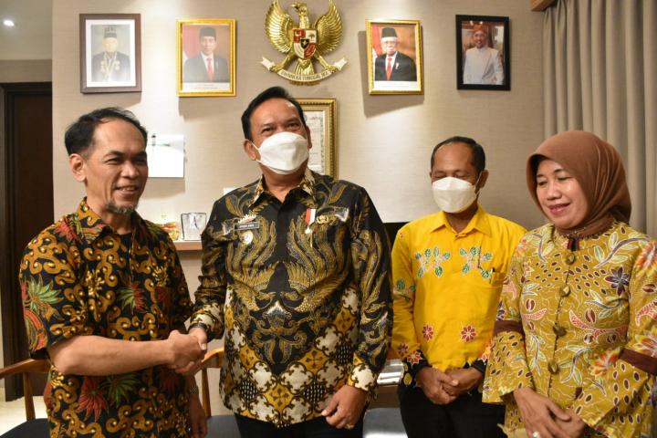 Mendorong Perekonomian Masyarakat, Wabup Lamtim Hadiri Penandatanganan Naskah Perjanjian Hibah